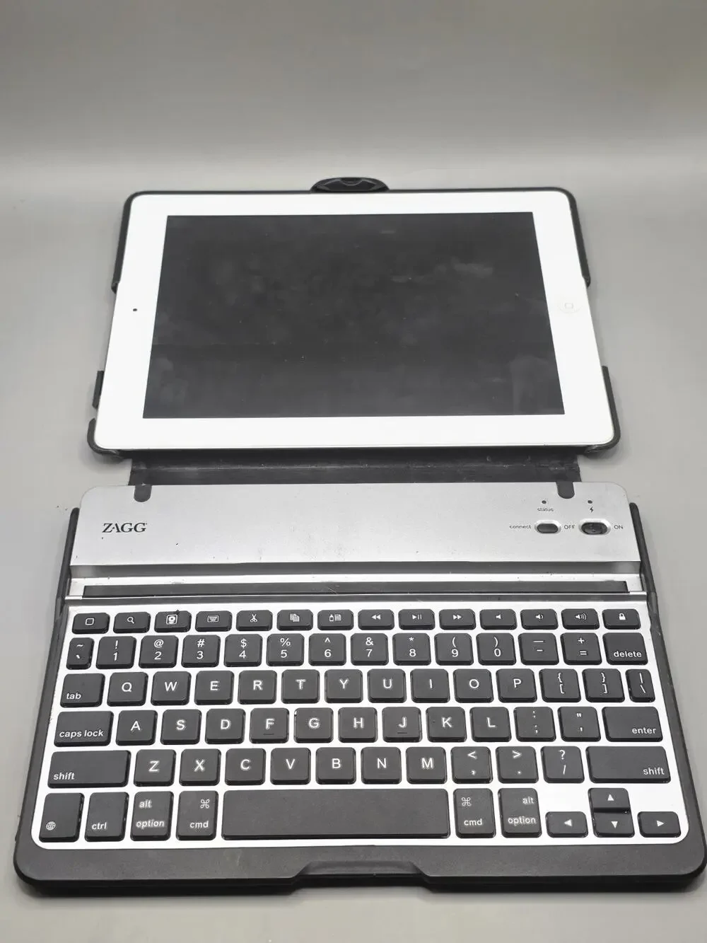 Apple iPad 2 3 4 Gen White Tablet Bundle ZAGG Wireless Bluetooth Keyboard Case